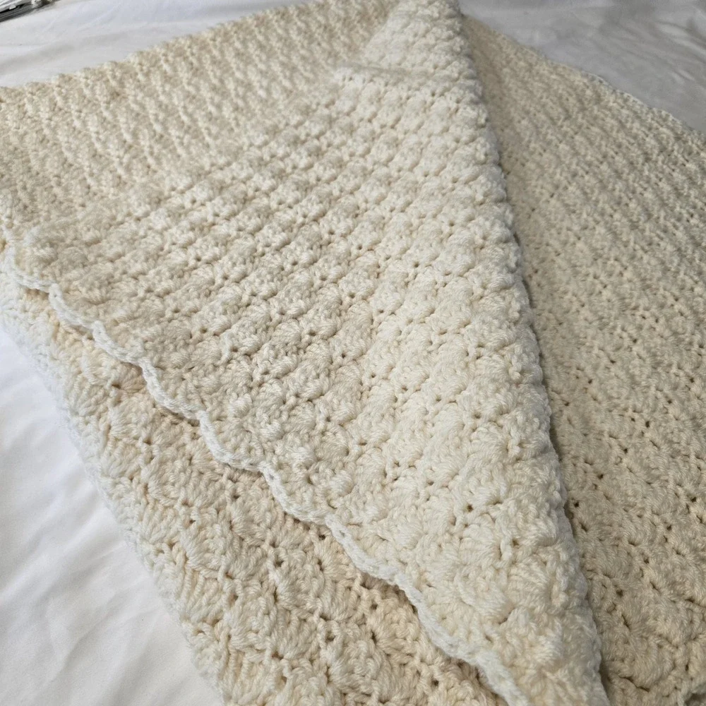 Vintage‎ Handmade Crochet Blanket  Ivory 46